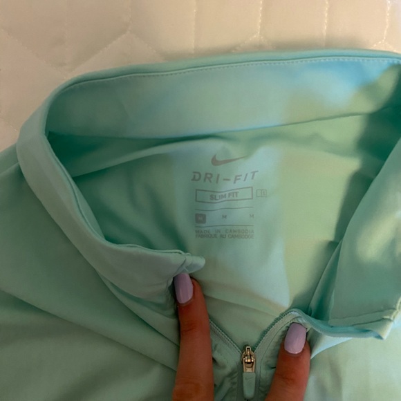 Nike Dri-FIT Pullover - Picture 4 of 6